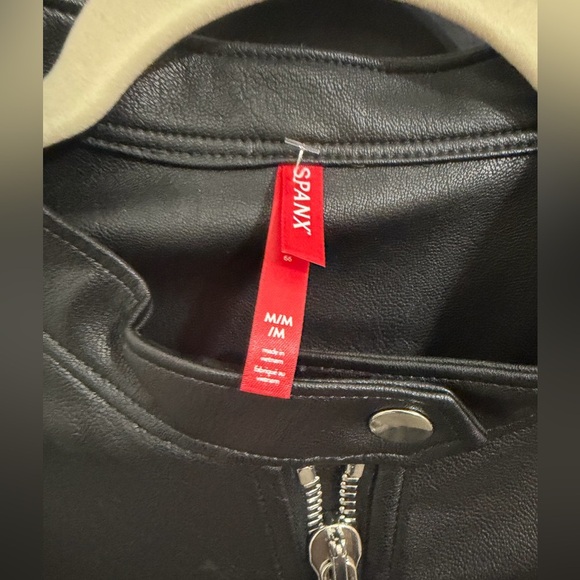 NWT SPANX, Spanx Leather-Like Moto Jacket in Luxe Black Faux Leather, Medium. - Picture 8 of 16